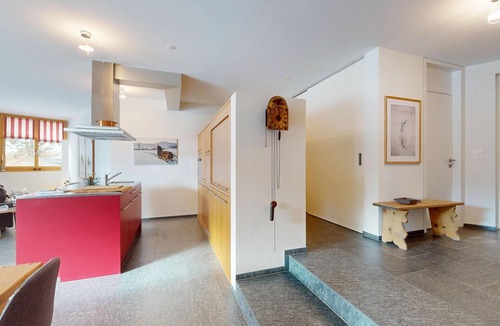 Samedan Apartment | Spacious 4.