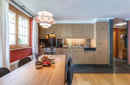 Wengen Apartment | Spacious Apartment Ski-in, Ski-out Terrace