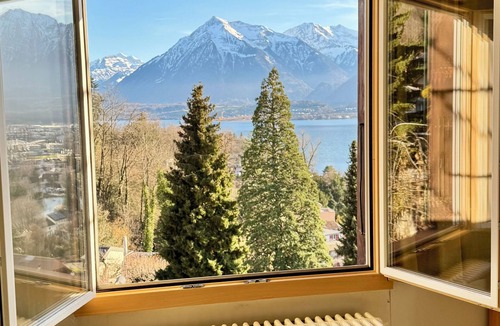 Thun Ski Chalet | Spacious Chalet with stunning lake and mountain view