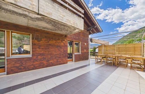 Gamsen Apartment | Spacious Family Apartment with Mountain Views