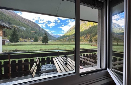 Taesch Apartment | Spacious Family Apartment with Mountain Views