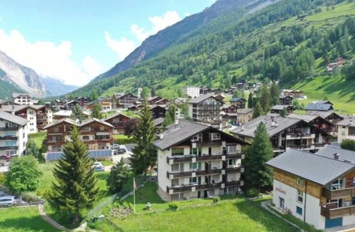 Taesch Apartment | Spacious Family Apartment with Mountain Views