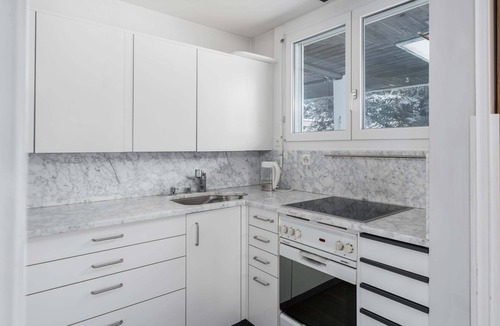 Spiez Apartment | Spacious Lake and Mountain View Villa - 15 min to Interlaken