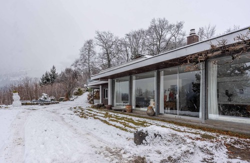 Spiez Apartment | Spacious Lake and Mountain View Villa - 15 min to Interlaken