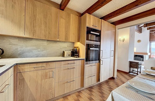 Verbier Apartment | Spacious living room with fireplace, fully equipped kitchen (Nespresso coffee machine, microwave, di