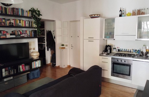 Isola del Bosco - Delle Corti House | Spacious room in three-room apartment within walking distance of the M1