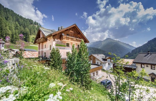 Ravaisch Apartment | Steinbock Apartments