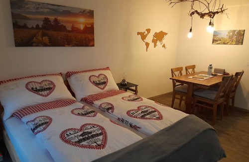 Villeneuve Apartment | Studio chez un vigneron au village au 2ème étage sans ascenseur