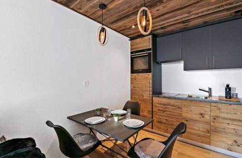 Noes Apartment | Studio rénové et chaleureux en plein centre