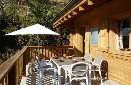 Leytron House | Stunning private villa for 8 guests with TV, terrace and pets allowed