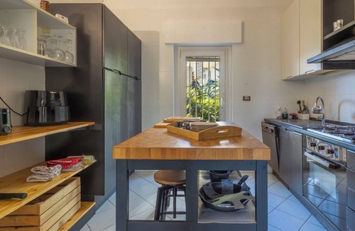 Leggiuno Villa | Stunning private villa for 8 guests with WIFI, TV, terrace and pets allowed