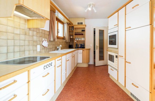 Flims House | Stunning private villa for 10 guests with WIFI, TV, patio, pets allowed and panoramic view