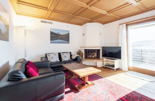 Flims House | Stunning private villa for 10 guests with WIFI, TV, patio, pets allowed and panoramic view