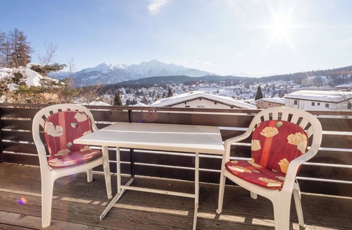 Flims House | Stunning private villa for 10 guests with WIFI, TV, patio, pets allowed and panoramic view