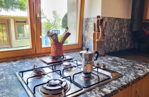 Ronco sopra Ascona House | Stunning private villa for 2 guests with WIFI, TV, patio, pets allowed and parking