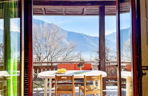 Dascio House | Stunning private villa for 6 guests with WIFI, TV, terrace, pets allowed and panoramic view