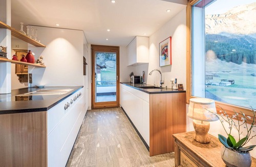 Flims House | Stunning villa for 7 guests with WIFI, TV and patio