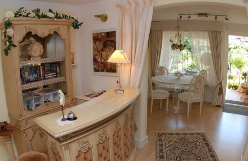 Wolfhausen Bed & Breakfast | Stylish apartment, near Rapperswil