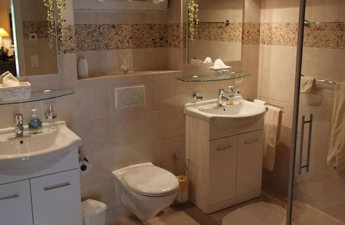 Wolfhausen Bed & Breakfast | Stylish apartment, near Rapperswil