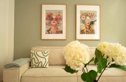 Oberstrass Apartment | Stylish retro 2-BR near ETH · Kreis 6