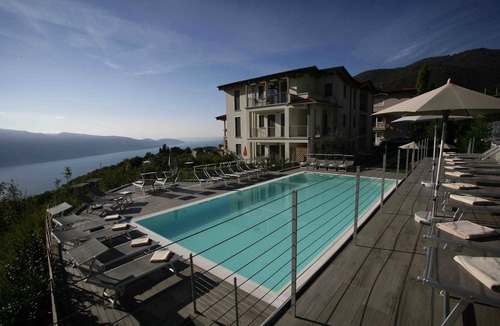 Aer Apartment | Suite with hydromassage, 6 beds, breathtaking lake view, swimming pool
