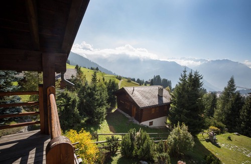 Verbier Apartment | Summit attic, ski-to-door access from Le Rouge.