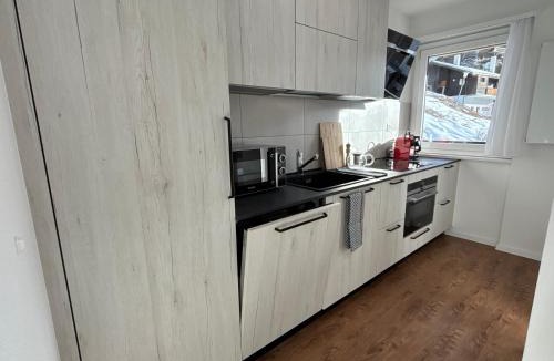 Graechen Apartment | Sunny Alps View Central Bliss 2