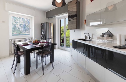 Lecco Apartment | TERRACE ON LAKE ⭐️ ⭐️⭐️⭐️⭐️ Open Space & Netflix [Free Parking Area]