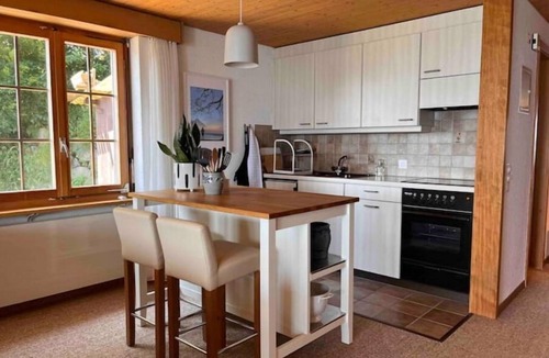 Goldiwil Apartment | Terrace with View Cozy Retreat Free Parking