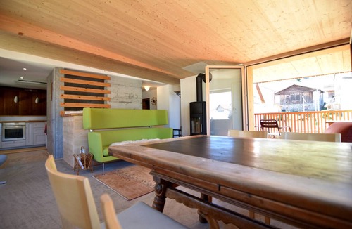Riom-Parsonz Condo | Tgesa Pasch – Alpine flat with castle & mountain views near Savognin