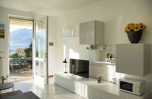 Fiumelatte Apartment | The terrace on Como Lake - Varenna Pino