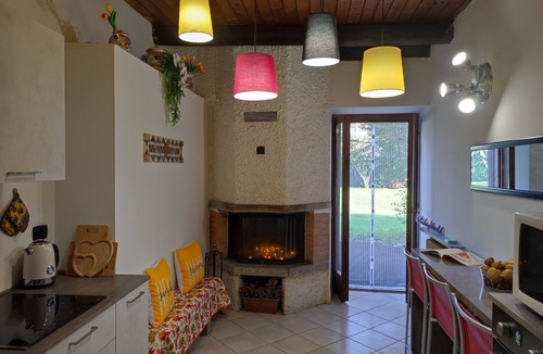 Ternate Apartment | The Traveler's Rest | Comabbio lake retreat 5p | Malpensa, Milan, Lakes