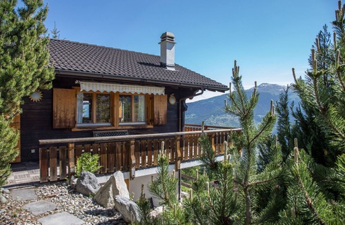 Heremence Ski Chalet | This stunning, bright and comfortable chalet can accommodate up to 8 people. Located on the Chemin d