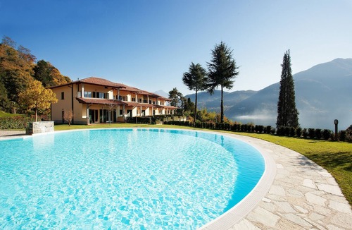 Tremezzo Apartment | Tremezzo Residence apartment no 6 with pool and spa by Italian Apartments.