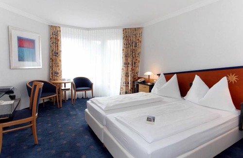Davos-Dorf Hotel | Turmhotel Victoria - INCL. LIFT PASS Double room/addl. bed, shower/wc (Superior, max. 2 adults 1 child), BB