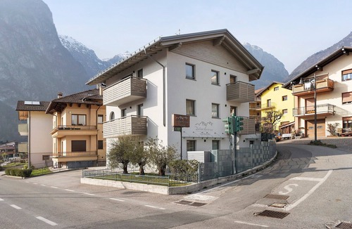 Ranzo Apartment | Uva Spina: apartment with private garden and air conditioning