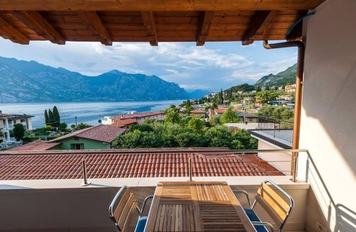 Malcesine Apartment | Vacation Apartment “Vecchio Frantoio” with Lake View, Mountain View & Terrace