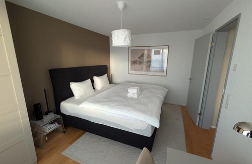 Freienbach Apartment | Valo Central - Wohnung mit Arbeitsplatz am Zürichsee