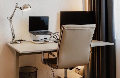 Freienbach Apartment | Valo Central - Wohnung mit Arbeitsplatz am Zürichsee