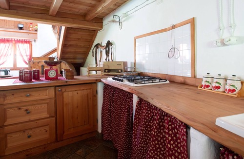 Tola House | Vendrello - Three Bedroom House, Sleeps 6