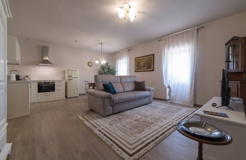 Cavaion Veronese Apartment | 'Vigneto' Apartment with Shared Terrace, Wi-Fi and Air Conditioning