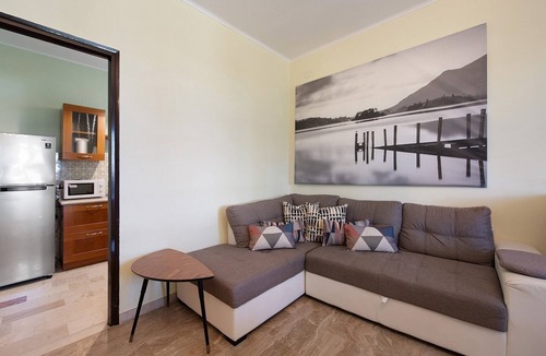 Manerba del Garda House | Villa Iconi Lake Garda, 5-Minute Walk to the Beach