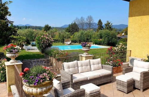 Manerba del Garda Villa | Villa Mary, private swimming pool, big garden, AC, 5 minuts to the beach