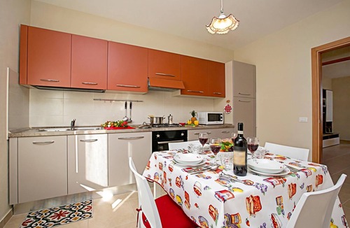 Desenzano del Garda Apartment | Villa Mimosa Near Desenzano Old Town Apt 4 Parking, A/C, WiFi, Desenzano Del Garda, Italy