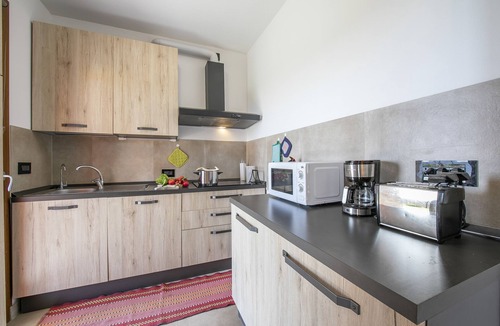 Soiano del Lago House | Villa Teresa Apt Lake Garda View 2BR + Pool (Sleeps 6), Soiano del Lago, Italy