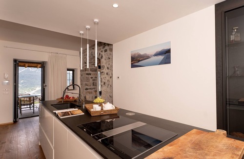 Civenna Villa | Villa Valentina - Four Bedroom Villa, Sleeps 8