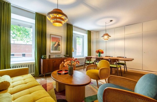 District 6 Apartment | Vintage 2-BR in central Zürich · sleeps 5