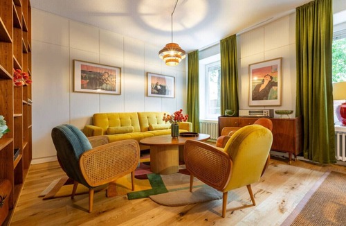 District 6 Apartment | Vintage 2-BR in central Zürich · sleeps 5