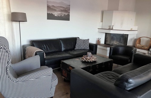 Wohlen bei Bern Apartment | Wake up with a view of the Alps