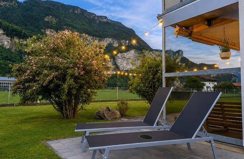 Meiringen Apartment | Waterfall 3BR Garden Apt AC near Interlaken